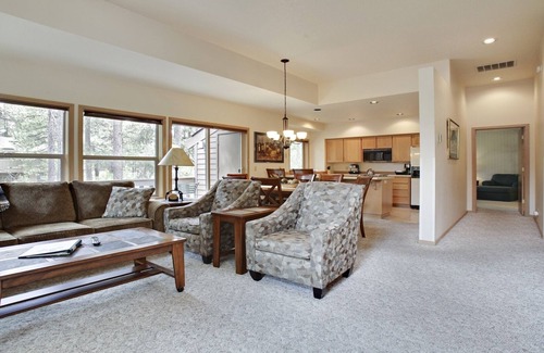 Sunriver Condo | The Ridge at Sunriver - Condo #24 - Access provided to onsite seasonal swimming pool & tennis facilities, year-round hot tub plus 4 bikes