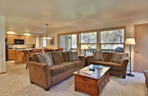 Sunriver Condo | The Ridge at Sunriver - Condo #29 - Access provided to onsite seasonal swimming pool & tennis facilities, year-round hot tub plus 4 bikes
