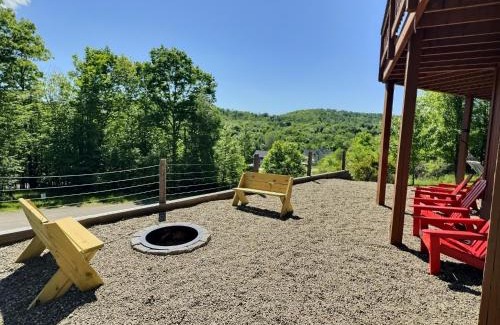 Great Valley Ski Chalet | The Ridge Chalet in Ellicottville Hot Tub & Sauna