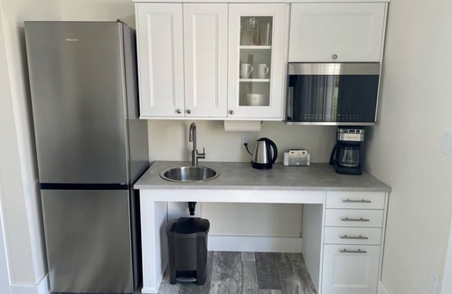 Colindale Cottage | The Rising Tide - Executive Class Mini Villa