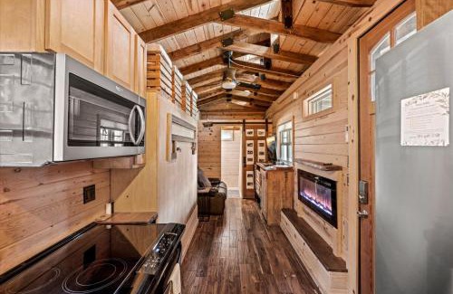 Hayesville Apartment | The Ritz Carlton of Tiny Cabins with Hot Tub