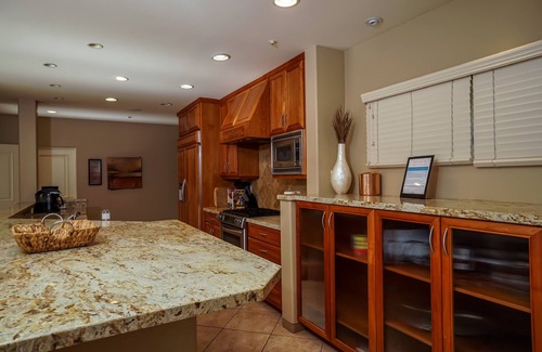 South Mission Beach House | The Ritzy Beachcomber - A/C, parks 4, huge private patio, and much more.