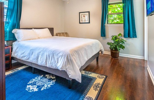 Decatur House | The River City Comfort House: Great for Work & Fun