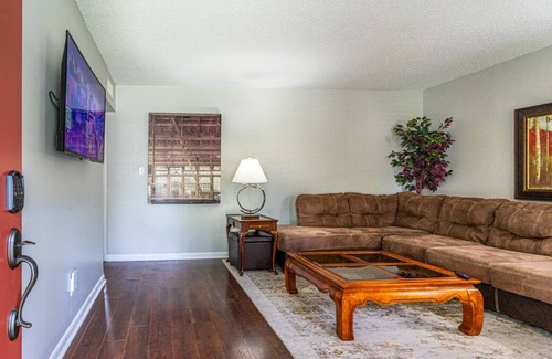 Decatur House | The River City Comfort House: Great for Work & Fun
