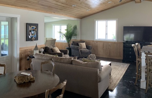 River Road House | The River Club