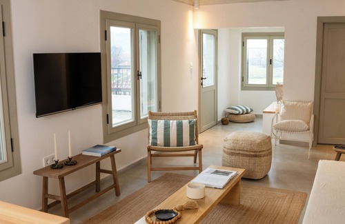 Ula Hotel | The River House