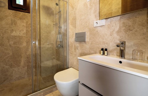 Ula Hotel | The River House