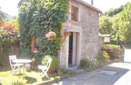 Comblain-au-Pont House | The River's Stones