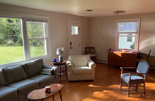 Reedville House | The Rock cottage is on the water in the heart of Reedville with a boat dock