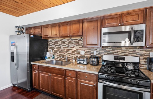 Big Bear City House | The Rock House - Smart TV, Fireplace, Fenced Yard, BBQ