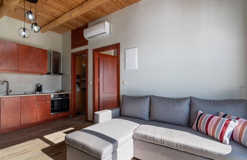 Livadia House | The Rock *Peaceful Retreat House