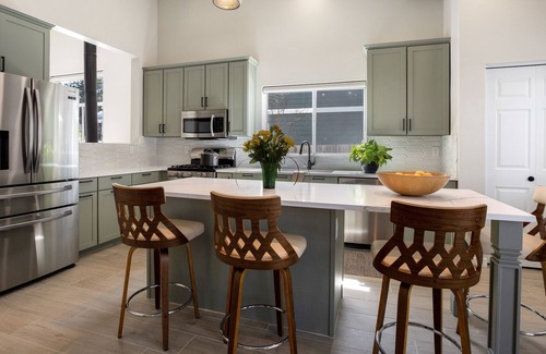 Ponderosa Trails House | The Rock Trail House- Modern Design+Upscale Neighborhood+Near Downtown+Snowbowl.