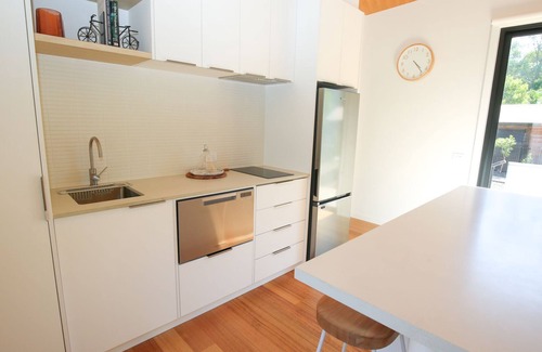 Bright Cabin | The Rocks - Olive Retreat