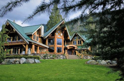 Harrison Hot Springs Bed & Breakfast | The Rockwell-Harrison Guest Lodge