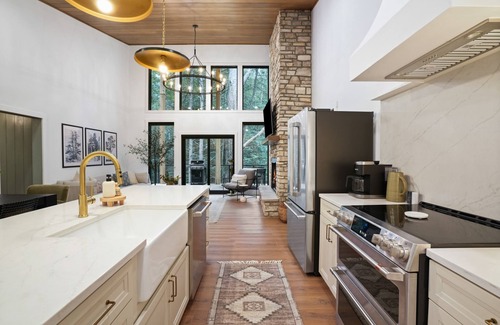 Rockbridge Cabin | The Rocky Villa | Rock Formations | Waterfalls