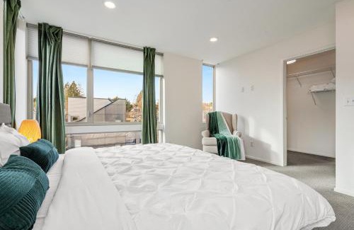 Squire Park House | The Rooftop Blue Haven Home w Firepit