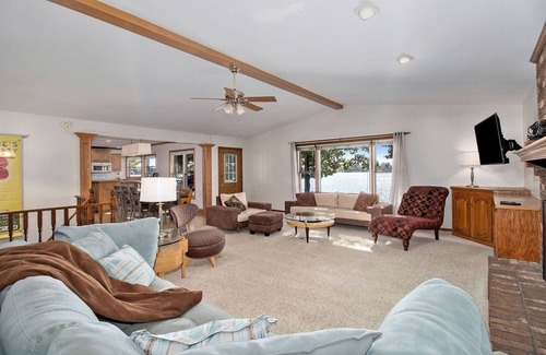 Fennville House | The Roost: Hutchins Lake Waterfront, Views, Fireplace, Cozy Atmosphere