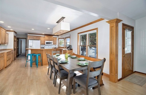Fennville House | The Roost: Hutchins Lake Waterfront, Views, Fireplace, Cozy Atmosphere