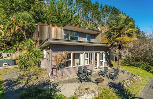 Turangi House | The Roost - Turangi Holiday Home