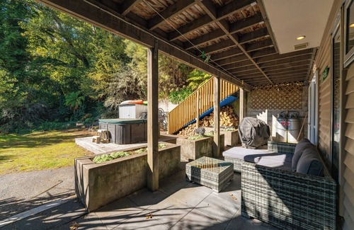Turangi House | The Roost - Turangi Holiday Home