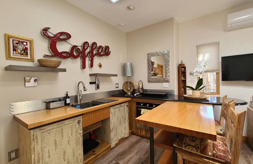 Santa Fe House | The Rose Casita of Santa fe - A Gorgeous Studio Casita.