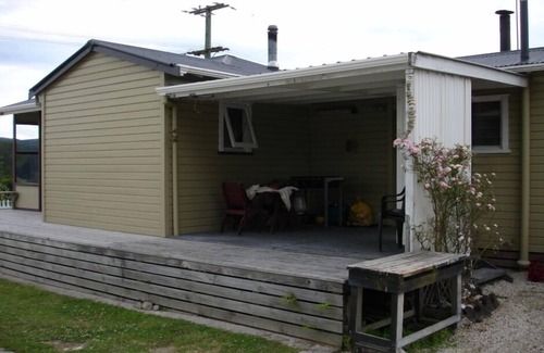 Mangakino House | The Rose Cottage