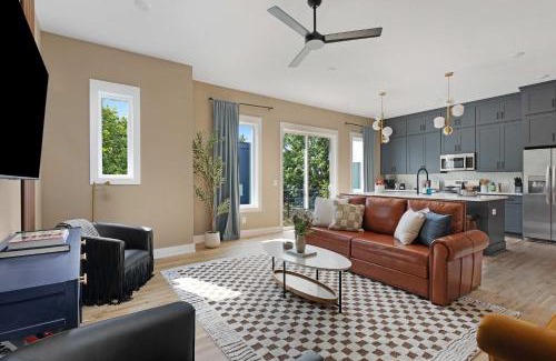 Hurwood Heights House | The Rosedale - Rooftop by Geodis Park
