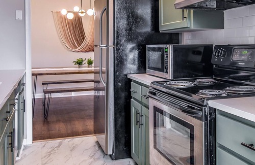 Madison Apartment | The Rosemary Villa - Close to Downtown Broadway