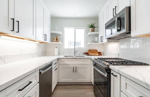 Beach Barber Tract House | The Rosemont - La Jolla Luxury