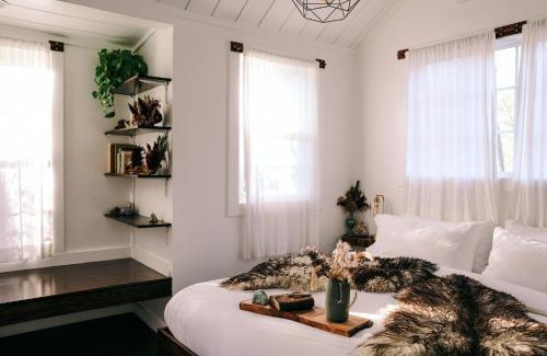 Fairview House | The Rosewood Cottage - Sauna, Soak, and Luxury