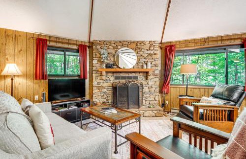 Hendersonville House | The Round House - Treetop North Carolina Cabin!