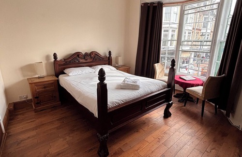 Hele Hotel | The Royal Britannia