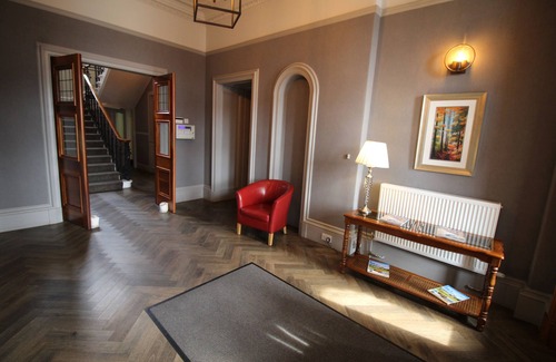 Elgin Bed & Breakfast | The Royal Hotel