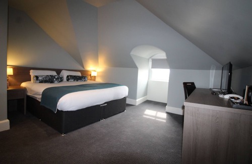 Elgin Bed & Breakfast | The Royal Hotel