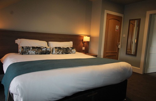 Elgin Bed & Breakfast | The Royal Hotel