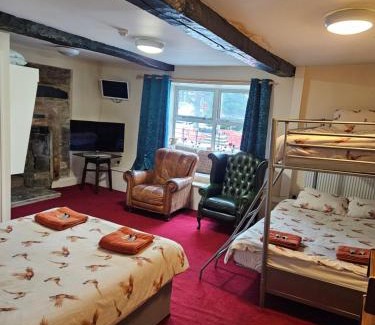 Chapel en le Frith Hotel | The Royal Oak Hotel