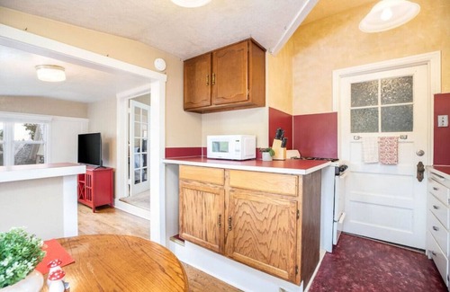 Lower Avenues Apartment | The Ruby Suite - Charming Historic Avenues`s Apt