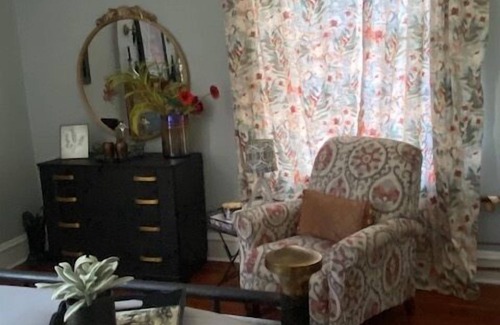 Laurel Bed & Breakfast | The Rumble Room, Jenny's Downtown Hideaway Bed and Breakfast-The Rumble Room