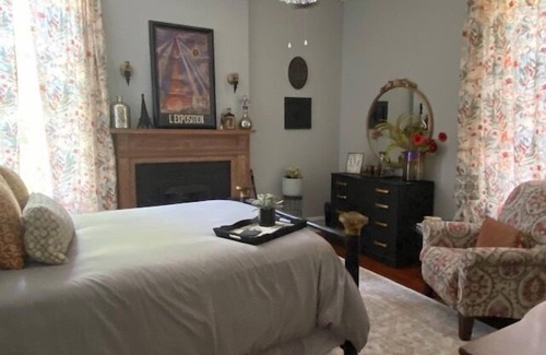 Laurel Bed & Breakfast | The Rumble Room, Jenny's Downtown Hideaway Bed and Breakfast-The Rumble Room