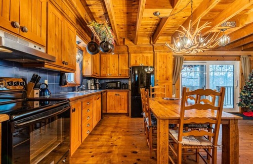 Les Pays-d'en-Haut Regional County Municipality Cabin | The Rustic - Nature retreat with Private SPA