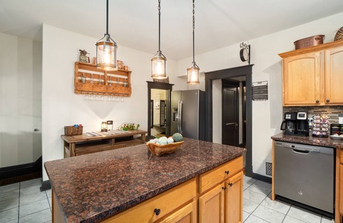 Shaw House | The RUSTIC CITY INN: Centrally located to everything, in beautiful Tower Grove