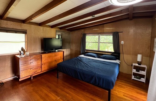 Fort Pierce House | The Rustic Retreat: A quaint cottage in nature's embrace