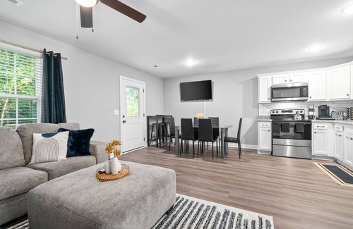 Clarksville House | The Ryders Nest w/King Suite