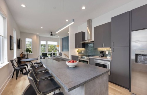 Radnor House | "The Ryman" 4BR Haven with Scenic Rooftop