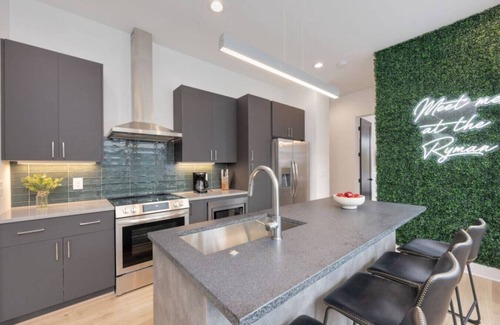 Radnor House | "The Ryman" 4BR Haven with Scenic Rooftop
