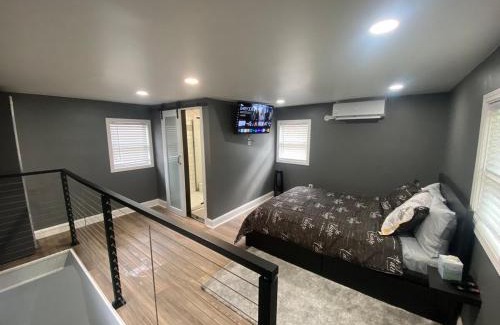 Gresham Park Apartment | The Sahara Guesthouse with Spa Tub