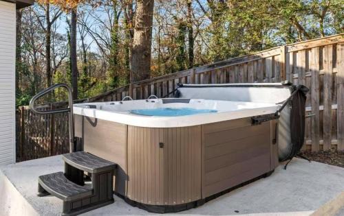 Gresham Park Apartment | The Sahara Guesthouse with Spa Tub