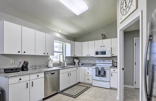 Highland Villa | 'The Sail Away' - Sebring Villa w/ Sunroom!
