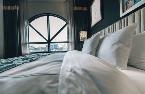 East Town House | The Saint Kate Hotel Superior King w/Living Room