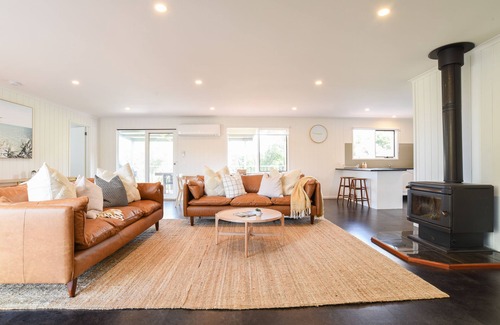 Mallacoota House | The Salt Shack, Mallacoota, Victoria, 4 spacious bedrooms, beautiful views!nn